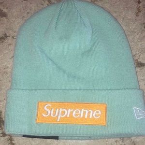 Supreme new era beanie